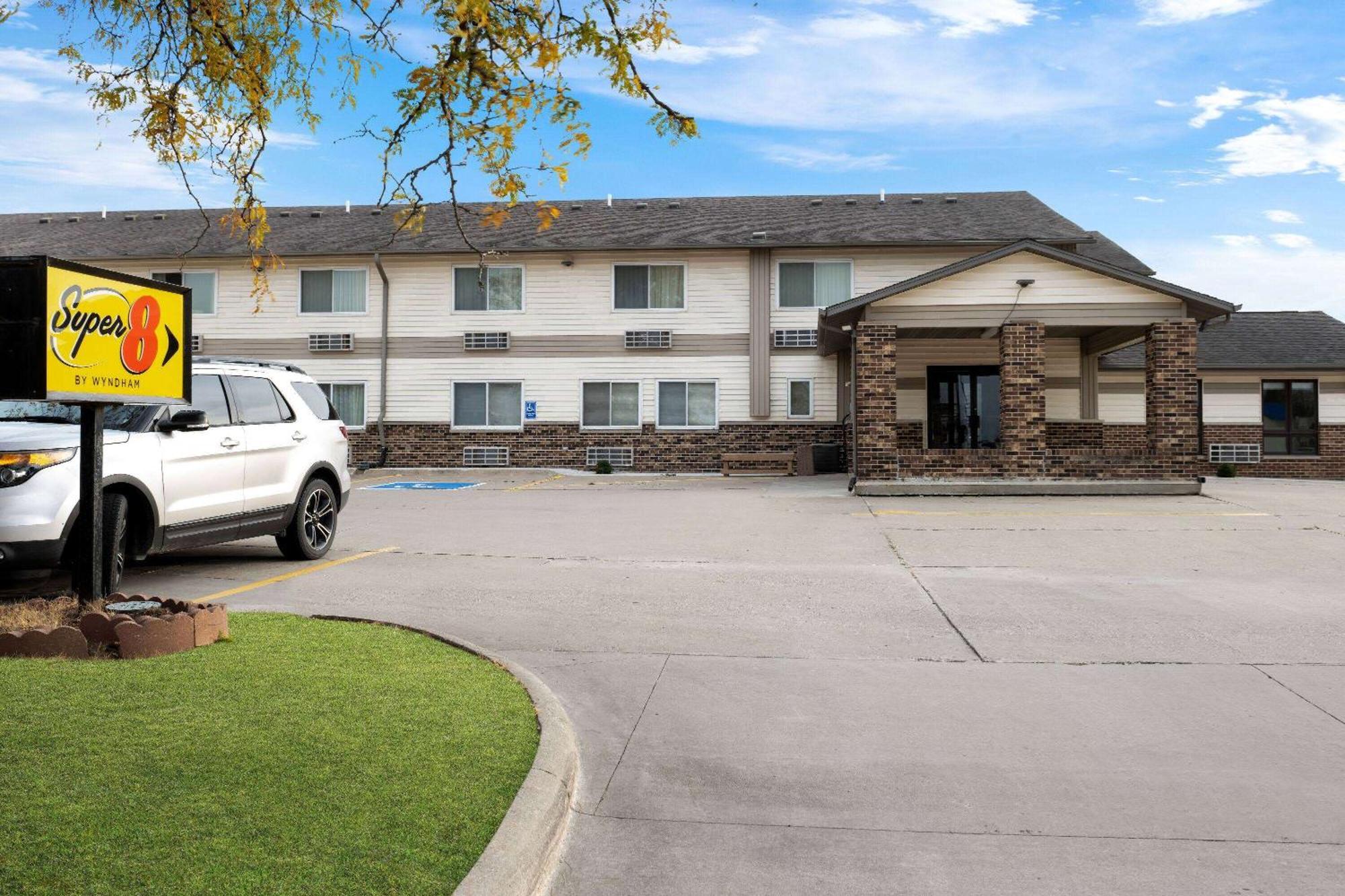 Super 8 By Wyndham Waverly Kültér fotó